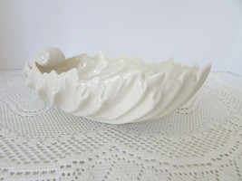 LENOX ACANTHUS SHELL BOWL MADE IN USA 9.25&quot;L X 3&quot;H GREEN MARK  - $258.72 MXN