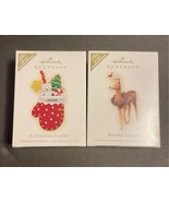 2 Hallmark VIP Christmas Ornaments 2007 Peaceful Animal 2008 Christmas S... - $150.40 MXN