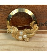 Sarah Coventry Brooch gold tone faux pearl - $220.10 MXN