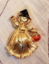 Avon Mrs Scarecrow PIN Beautiful VTG Goldtone Halloween Witch Female Girl Brooch - £15.77 GBP