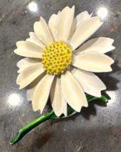 Vintage White &amp; Yellow Daisy Layered Enamel Retro Mod 60's Flower  Brooch - $17.81