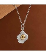 Mixed Metal Fried Egg Necklace - €51,61 EUR