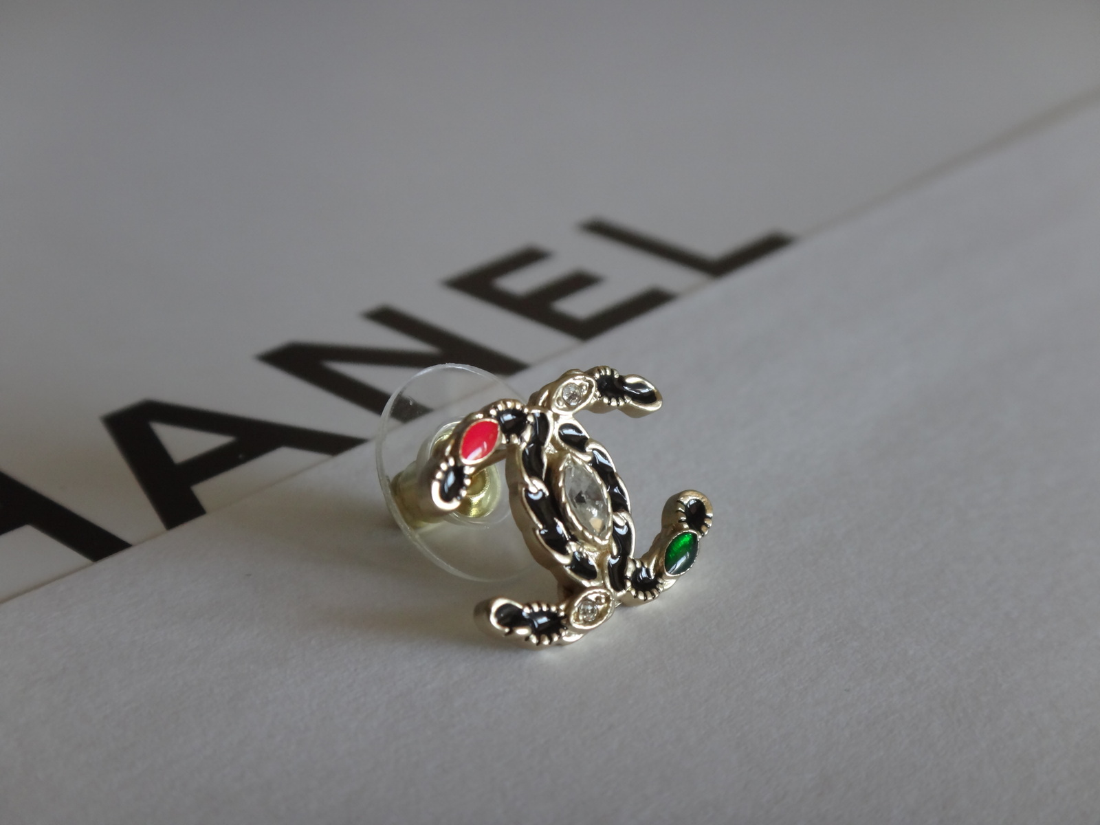 Chanel vip earrings shop