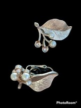 Vintage Womens Gold Tone Pearl and Leaf Clip On Earrings for Repair Grea... - £2.35 GBP