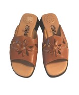 Size 5 Cobbie Cuddlers Slip On Sandals Tan Leather Flower Design Mule Slide - £13.95 GBP