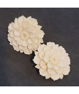Vintage Cream Molded Flower Earrings - £23.49 GBP