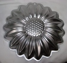 Wilton Sunflower Cake Pan (2105-1019) - £12.70 GBP