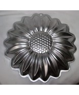 Wilton Sunflower Cake Pan (2105-1019) - $378.36 MXN