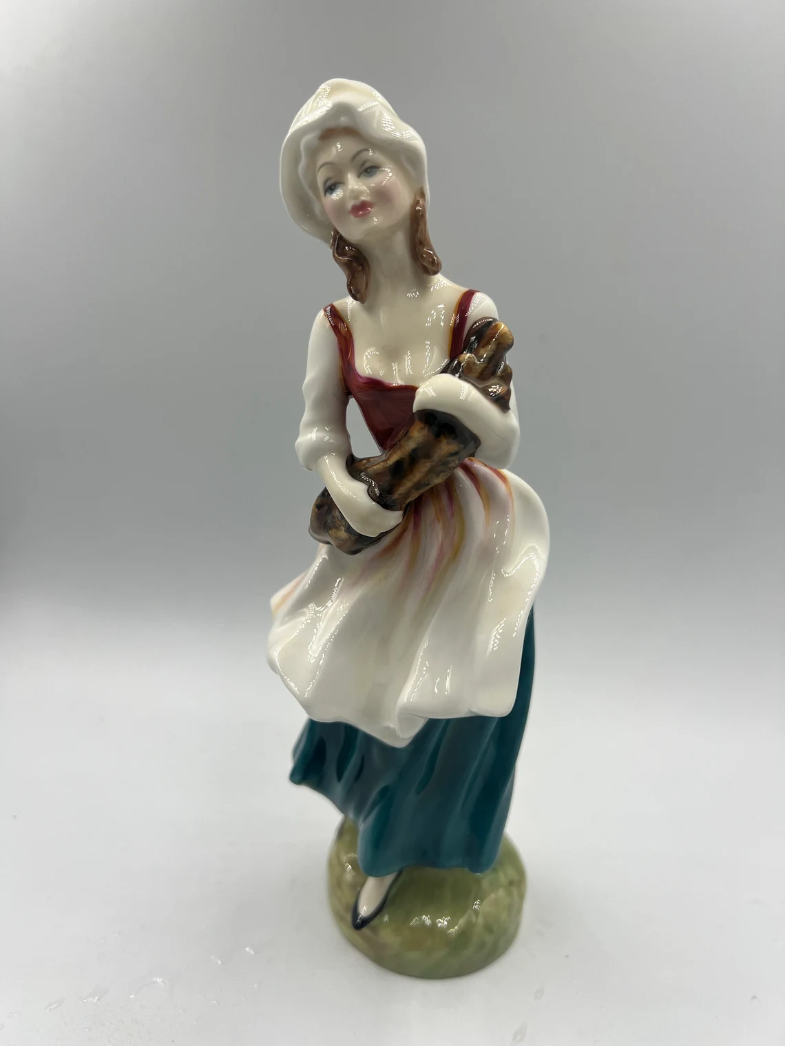 Royal Doulton Lizzie Figurine HN 2749 by Douglas Tootle 1987 England 8 -... - £75.00 GBP