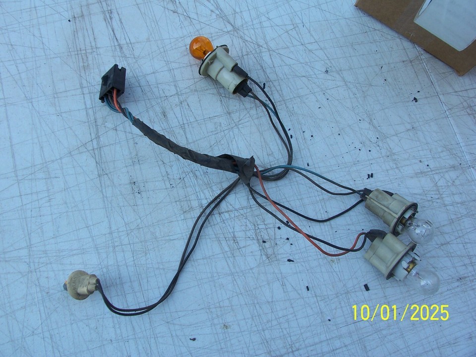 1977 1978 1979 CADILLAC SEVILLE RIGHT FRONT MARKER SIGNAL LIGHT HARNESS ... - $83.31