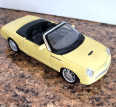 Maisto Ford Thunderbird Yellow Convertible 1:25 Scale Diecast Doors &amp; Ho... - $8.90