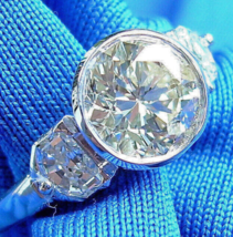 Earth mined Diamond Deco Engagement Ring Shield cut Platinum Designer Solitaire - $179,371.28 MXN
