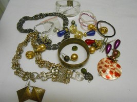 Vintage mixed Lot jewelry necklace earrings bracelets ✨ Junk Drawer reduced - £11.64 GBP