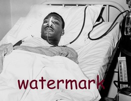 SEP 20,1958 DR MARTIN LUTHER KING JR IN HOSPITAL AFTER BEING STABBED RAR... - $8.90