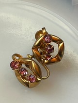 Vintage Goldtone Open Pentagon w Pink Rhinestones Screwback Earrings – 0.5 x 0.5 - £7.55 GBP