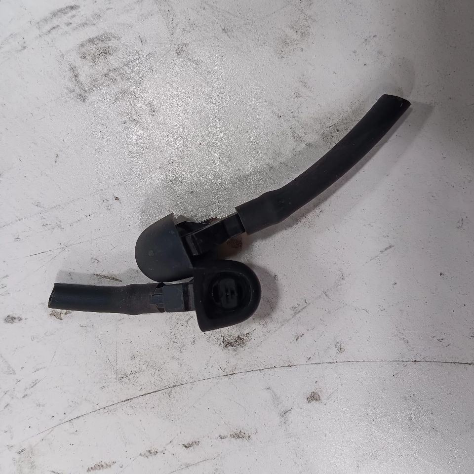 Subaru Outback Legacy Windshield Wiper Washer Fluid Hood Sprayer Nozzles 2016 Item image 2