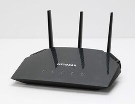 NETGEAR Nighthawk RAX10 Dual-Band Wi-Fi 6 Router image 2