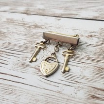 Vintage Brooch / Pin Gold Tone Key and Lock Dangle Dainty - £7.95 GBP