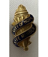 Gold colored pin with legend &quot;City of Hope Life Member&quot; on blue enamel - $126.20 MXN