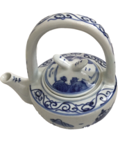Asian Teapot basket handle 4.25” Asian Chinese Blue Willow Mini or Child’s Vntg - £10.31 GBP
