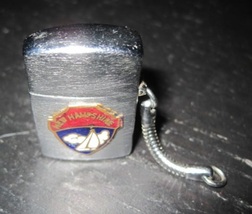 Vintage NEW HAMPSHIRE Mini Flip Top Trench Style Petrol Keychain Lighter - £10.41 GBP