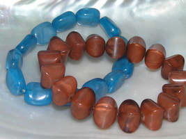 Estate Lot of 2 Blue Oval &amp; Brown Cube Plastic Stretch Bracelets  will f... - £6.03 GBP