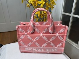 Small Tote, Big Empire Energy: Michael Kors Gigi East/West Chic - $2,540.26 MXN