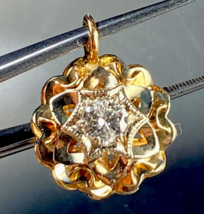 Authenticity Guarantee DIAMOND750/18K &quot;Bella Italia&quot; Gold Flower Petals Pend... - $1,185.00