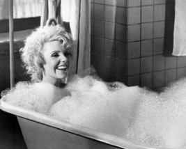 Jill Clayburgh sits in bubble bath smiling 1976 Gable and Lombard 8x10 photo - £7.28 GBP