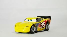 TAKARA TOMY TOMICA Disney PIXAR CARS Lightning McQueen 95 Yellow Color - £23.21 GBP