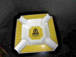 Ceramic Cigar Ashtray Measures 9.25" x 9.25" x 2.25" in the original box image 8
