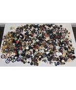 5.25 Pounds Vtg Buttons Plastic Bakelite Brass Rhinestone Craft Sewing S... - $533.89 MXN