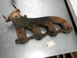 Left Exhaust Manifold From 2005 GMC Yukon XL 2500  6.0 12571680 - $49.95