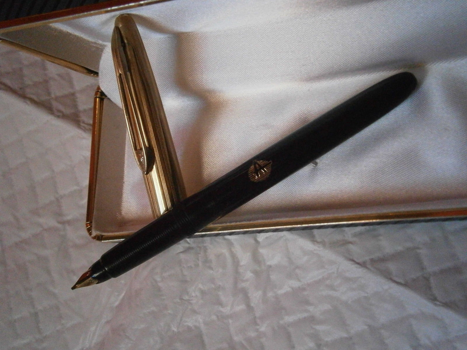 Primary image for DIPLOMAT fountain pen Black and Gold 14K Original in gift box