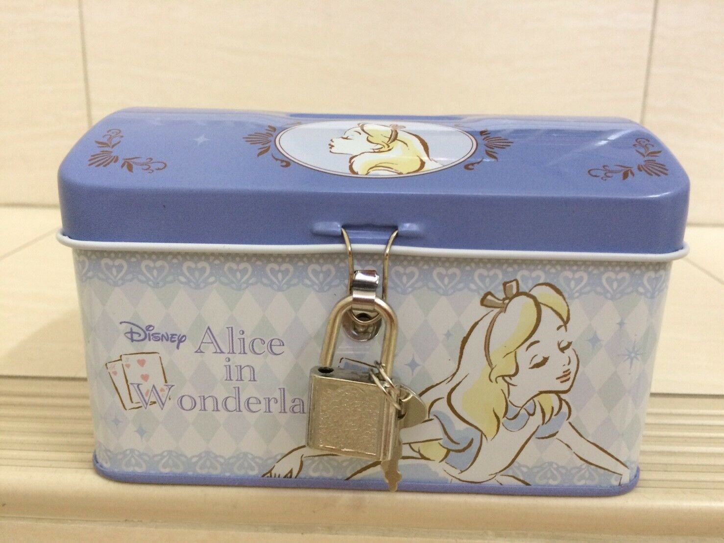 Disney Alice in Wonderland Can Bank Box With Lock. Beautiful and RARE NEW - £19.55 GBP
