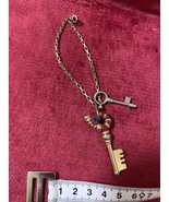 Retro key motif keychain charm metal - $379.94 MXN