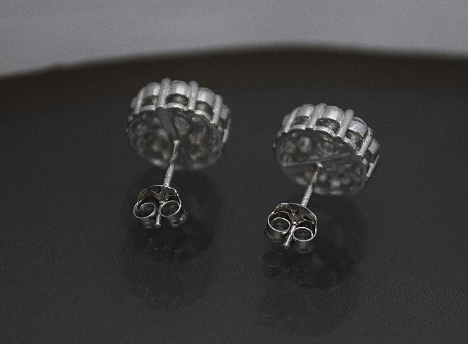 Aretes de racimo de circonitas cúbicas redondas de 0,80 quilates, chapado... Item image 4