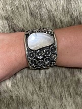 Jc Vega Designs sterling cuff with mother of pearl, flowers bracelet size One - €582,04 EUR