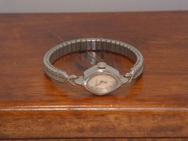 Pre-Owned Vintage Women’s Benrus Analog Dress Watch - $10.89