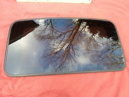 2004 Hyundai Elantra Oem Year Specific Sunroof Glass No Accident! Free Shipping! - $137.00