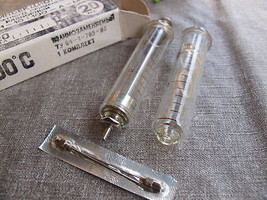 Vintage Soviet Russian USSR Reusable Hypodermic Glass Syringe 20ml+1 ext... - $10.89