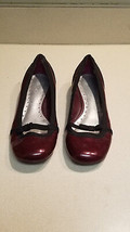 BCBGIRLS Burgundy Patent Bow Front Women&#39;s Size 7 1/2B Low Heeled Shoes - £7.94 GBP