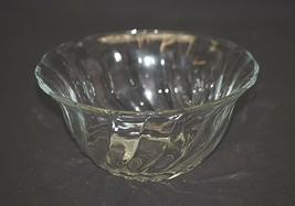 Vintage Victoria by Anchor Hocking Swirl Optic Serving Bowl w Scalloped Edges - £11.64 GBP