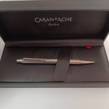 Penna a sfera esagonale placcata argento Caran d&#39;Ache - $1,941.11 MXN