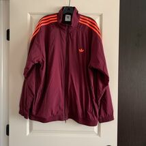 NWT ADIDAS Red Wine Color Zip Front Men&#39;s Windbreaker SZ XL - $918.79 MXN