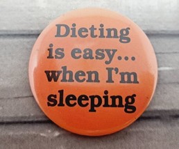 &quot;Dieting is easy...when I&#39;m sleeping&quot; Pinback Button VTG Russ Berrie USA... - £3.45 GBP