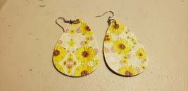 Faux Leather Dangle Earrings (New) Light Colored Sunflowers &amp; Other Flowers #15 - £4.11 GBP