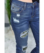 Camo Patch Destroyed Skinny Jeans - $1,399.65 MXN