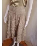TEXTURED BEIGE SKIRT BY EVELYN. SZ 6 - $19.80
