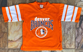 Vtg DENVER BRONCOS T Shirt-Super Bowl Champs-M-NFL Football-Striped Sleeves - $23.38